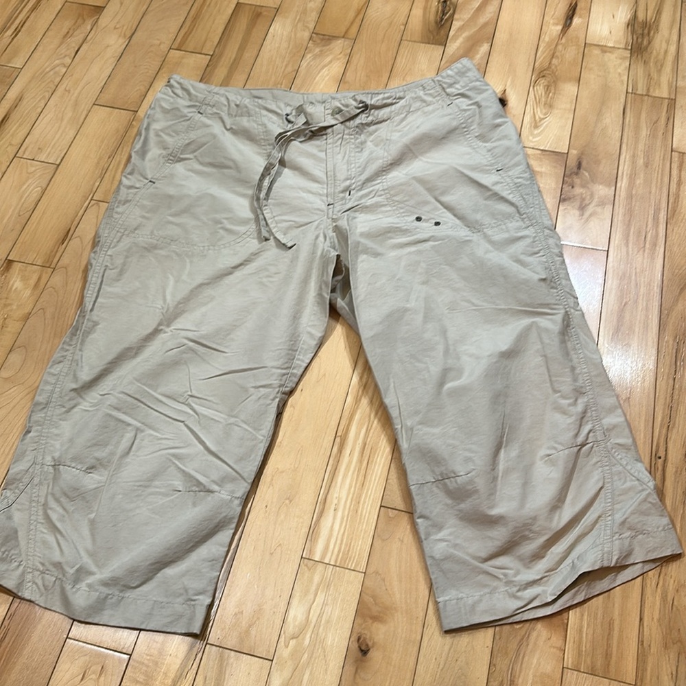 Columbia Tan Capris